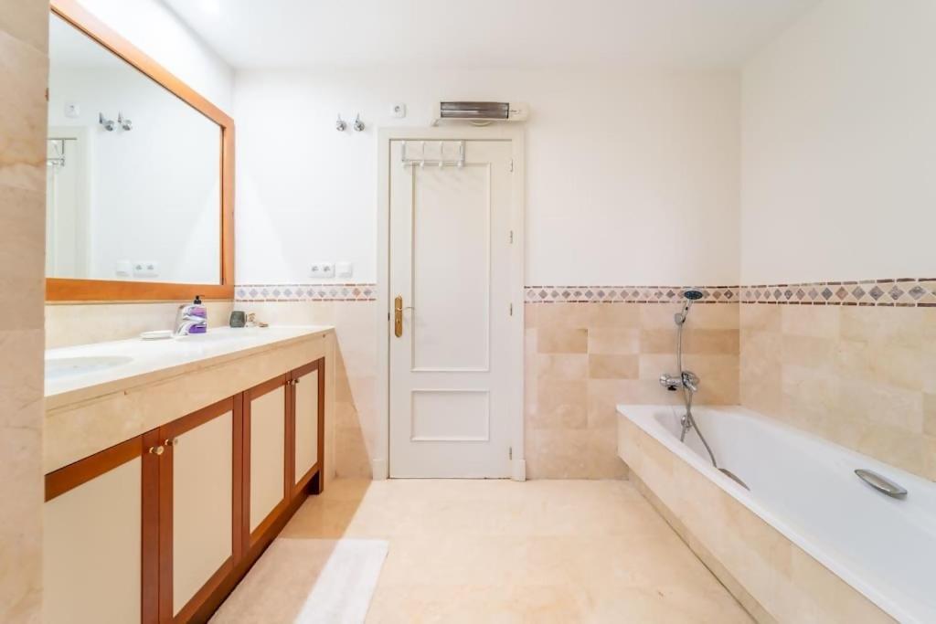 Apartment Elegant 3bedroom In La Quinta Marbella Málaga
